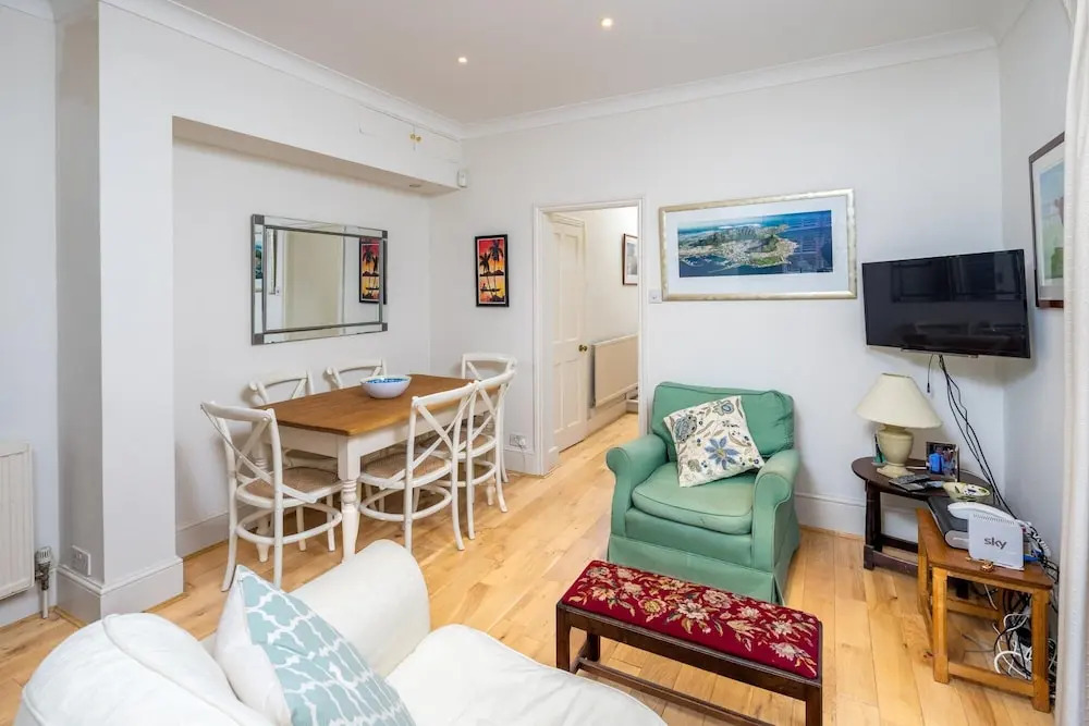 Charming 2BR Flat With Patio in Hammersmith