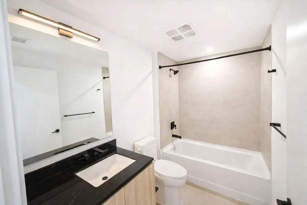 District 225 Condo by Ionica