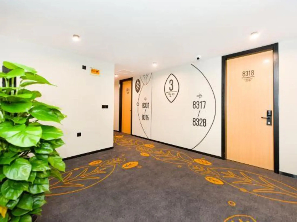 Changee Hotel (Shanghai Caolu Minlei Road Subway Station Shangchuan Road)