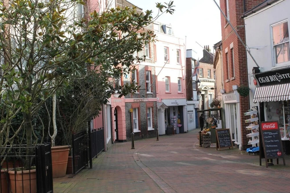 The Nautilus Cowes IOW Sleeps 4 & Private Garden