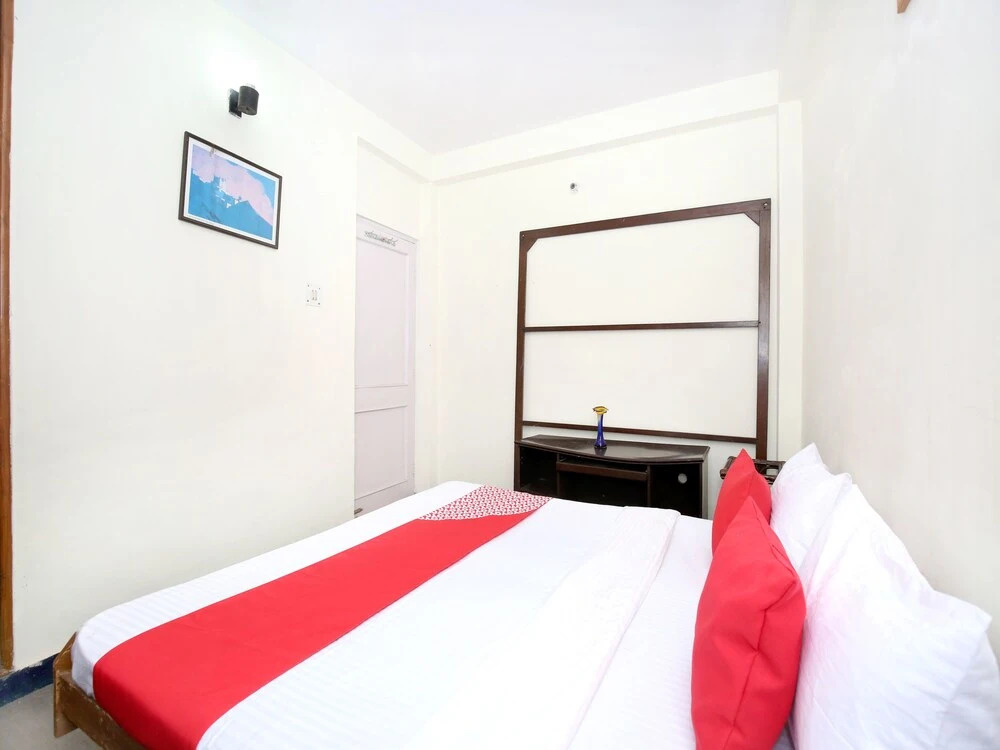 OYO 12858 Home 3BHK The Pavalion