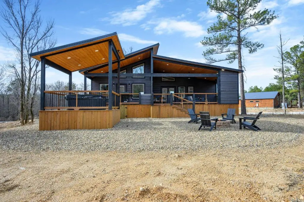 Vacana Peace & Quiet Couples Cabin, Hot Tub, Fire Pit, Pet Friendly