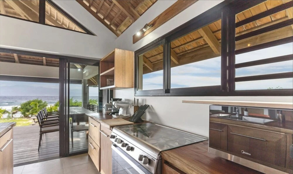 Shoreline Getaway Spacious 3BR Villa in Moorea
