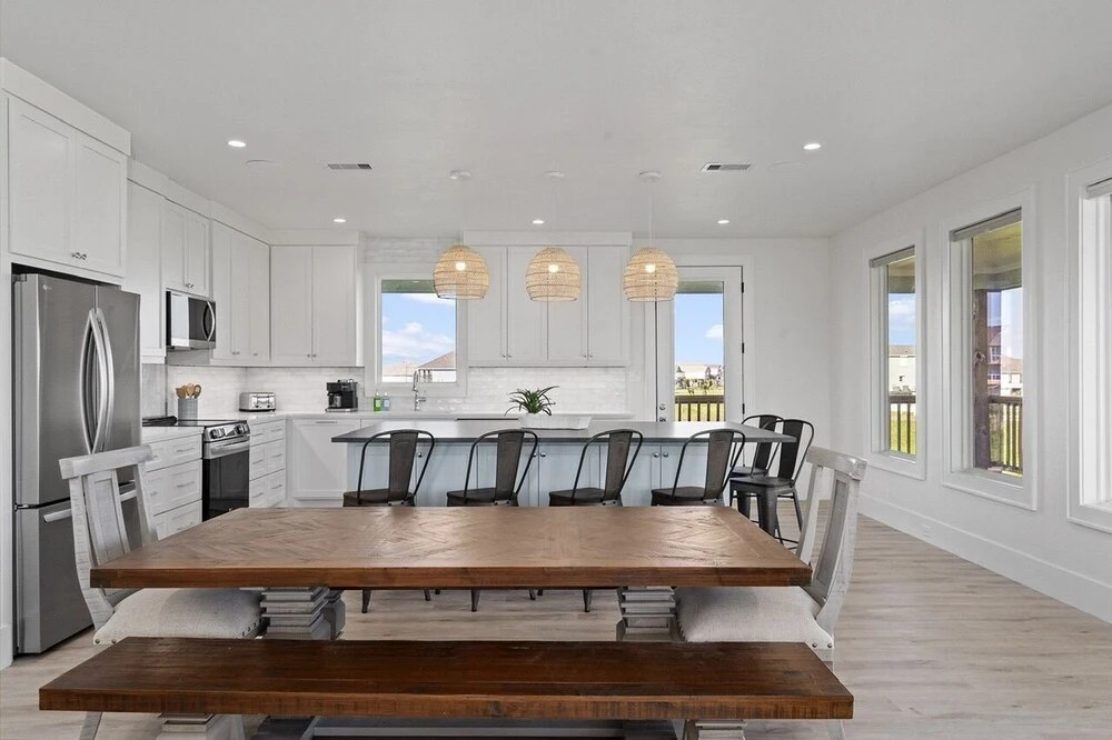 The Big Shore 4 Bedroom Home by RedAwning