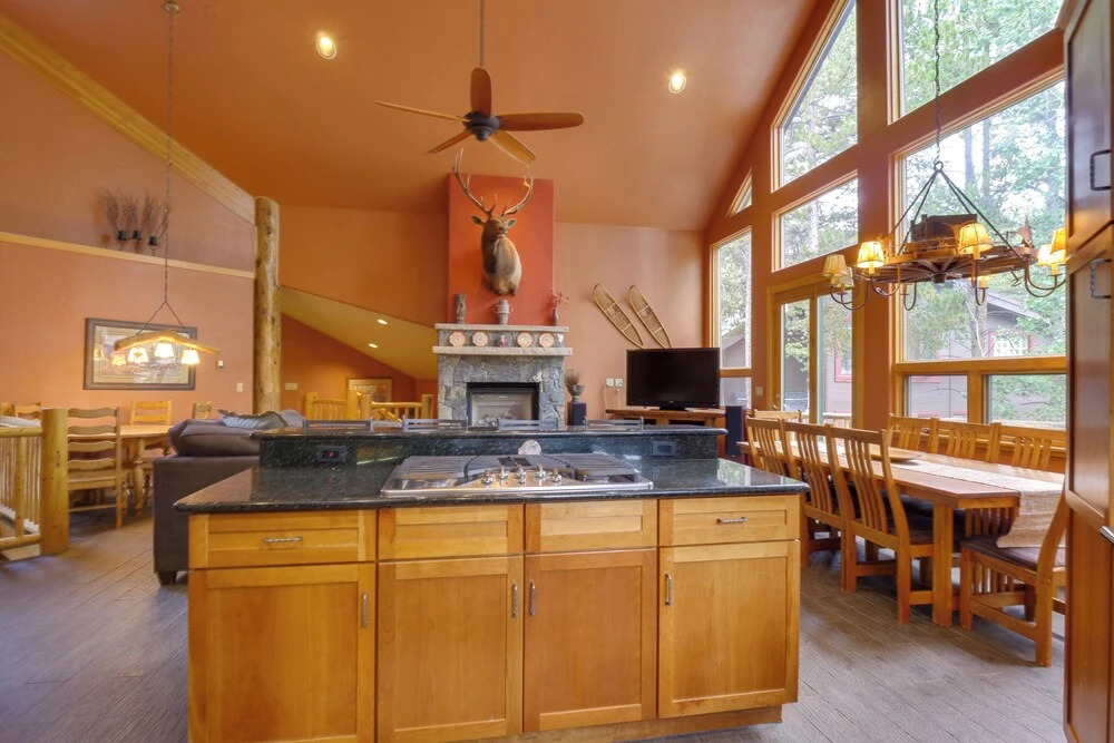 Hot Tub & Ski Shuttle: Rustic Breckenridge Retreat