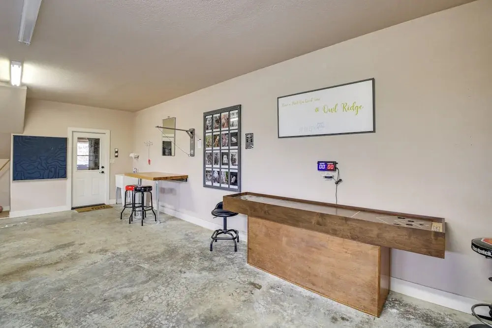 < 5 Mi to Lake Desoto: Grand Hot Springs Home