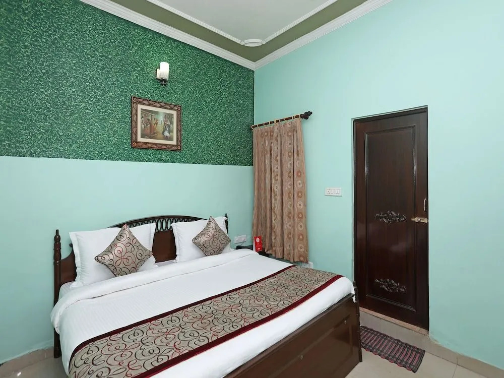 OYO 11312 Hotel Aero Capitol