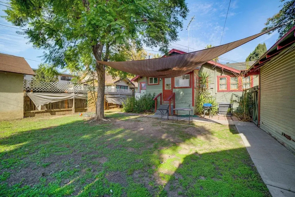 Home 1/2 Mi to Dtwn Riverside: Families Welcome!
