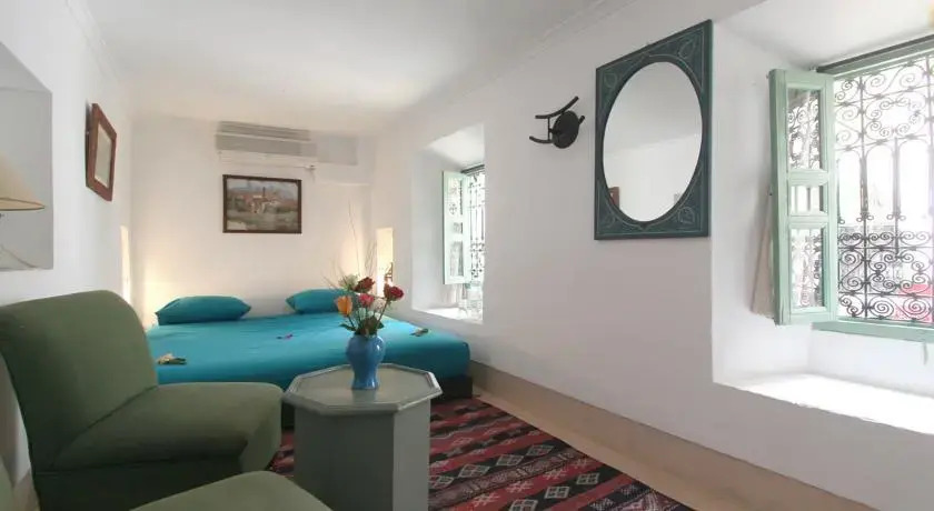 Riad dar lakbira