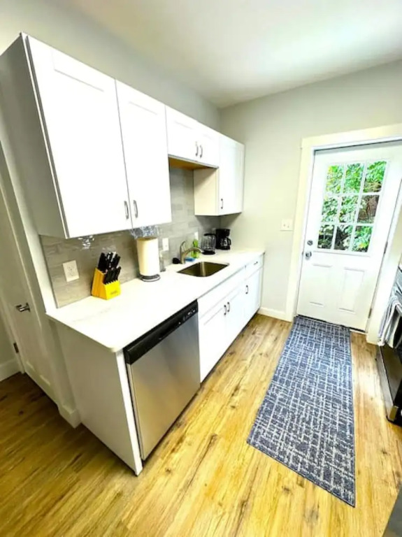 Cozy Unit King bed Laundry