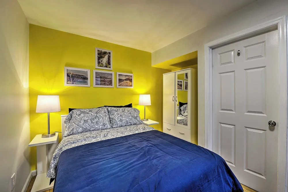 Central & Contemporary NJ Condo: Steps to Shore!