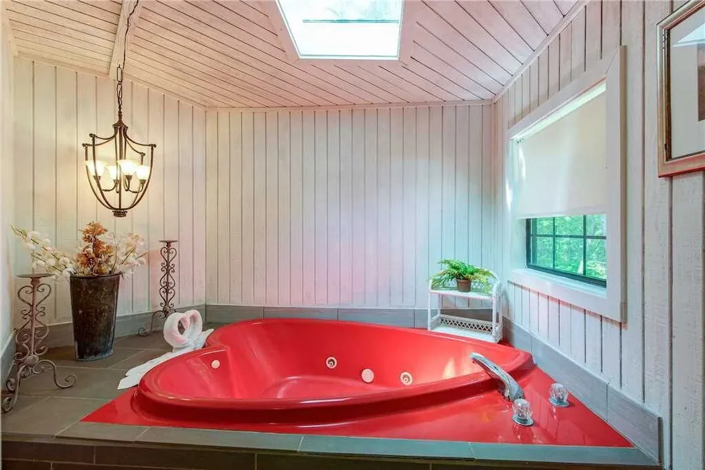 Believe, 2 Bedrooms, Pool Access, WiFi, Hot Tub, Pet Friendly, Sleeps 6