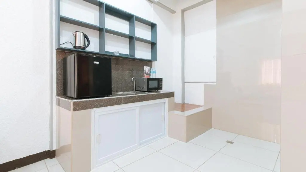 RedDoorz Plus near Tambo Paranaque