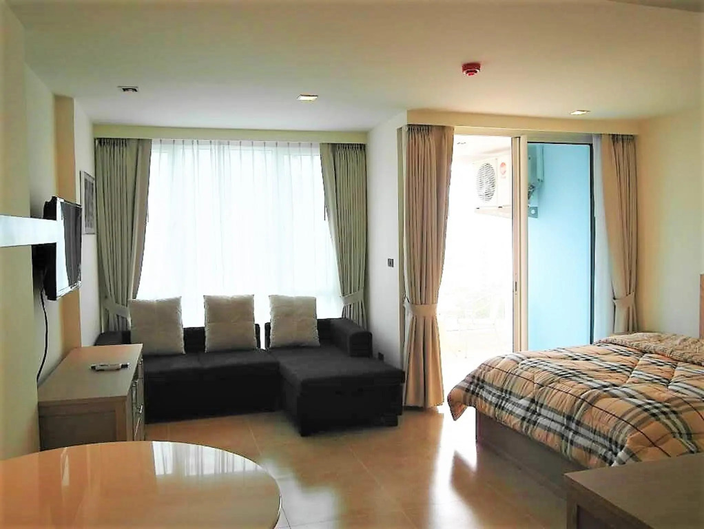 The Cliff sea & Pool Views Studio Apartment Pratumnak Pattaya