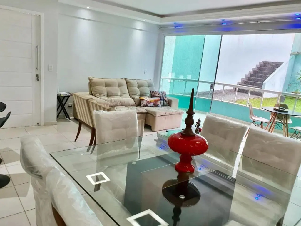Casa confortável com varanda gourmet e 3 quartos com ar
