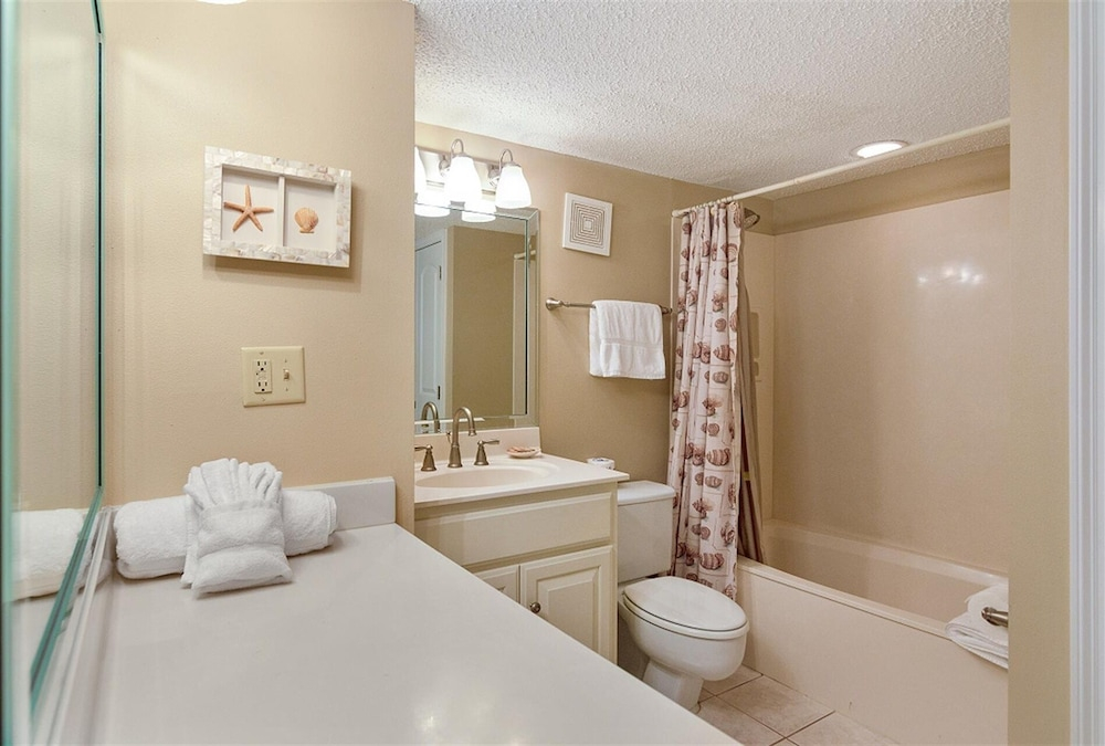 Shoreline Towers 1056 3 Bedroom Condo