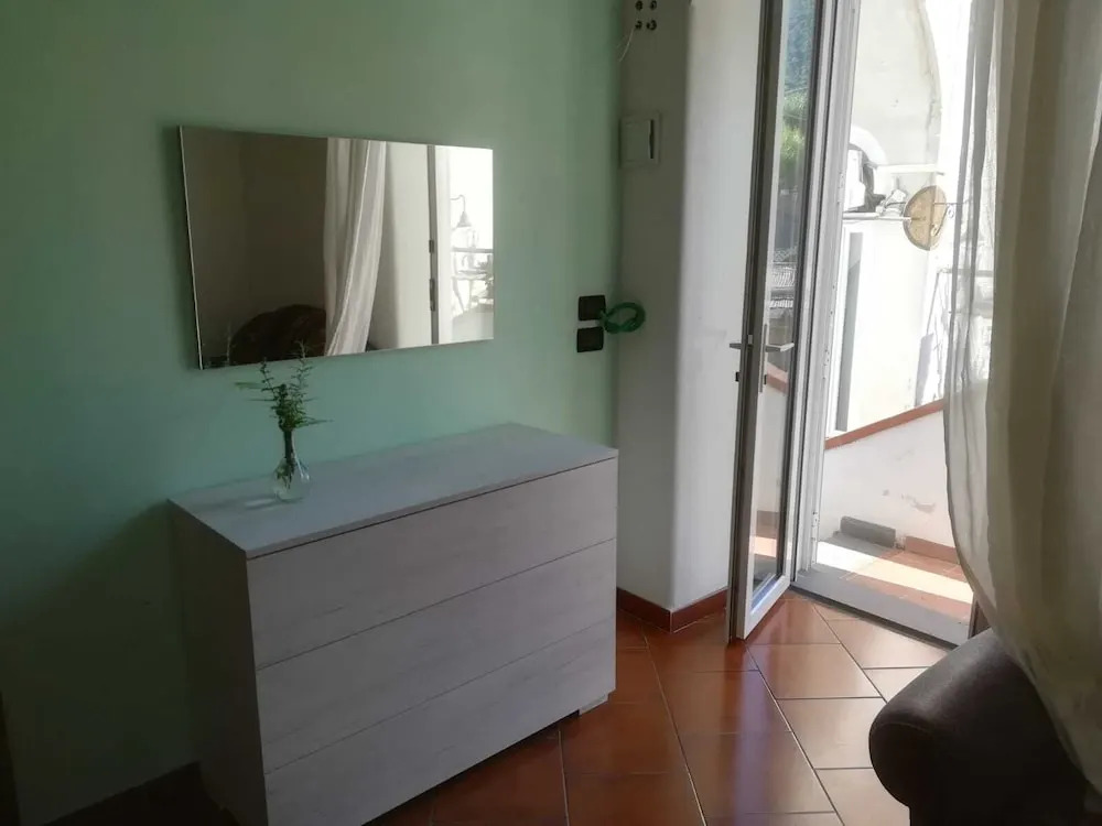 2 Rooms With Bathroom, Kitchen And Walk-in Closet With Independent Entrance