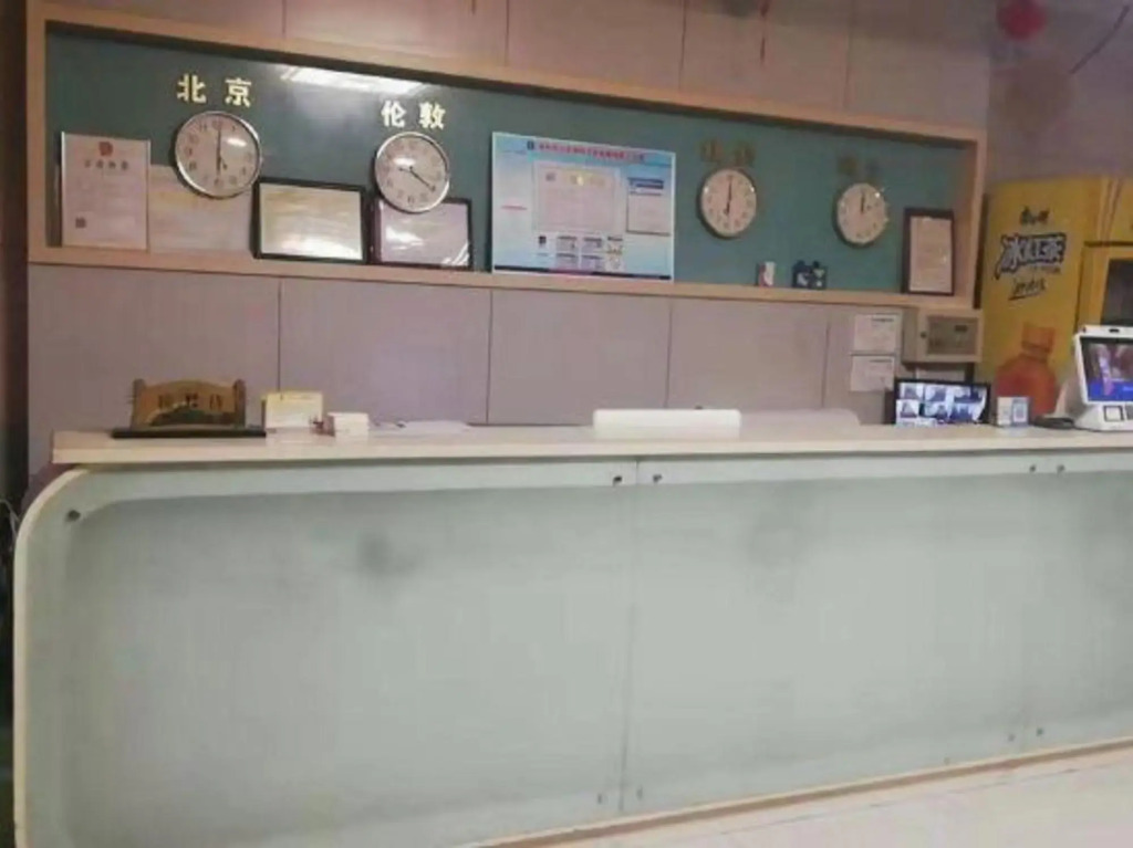 Paojiang Xinyuansu Business Hotel