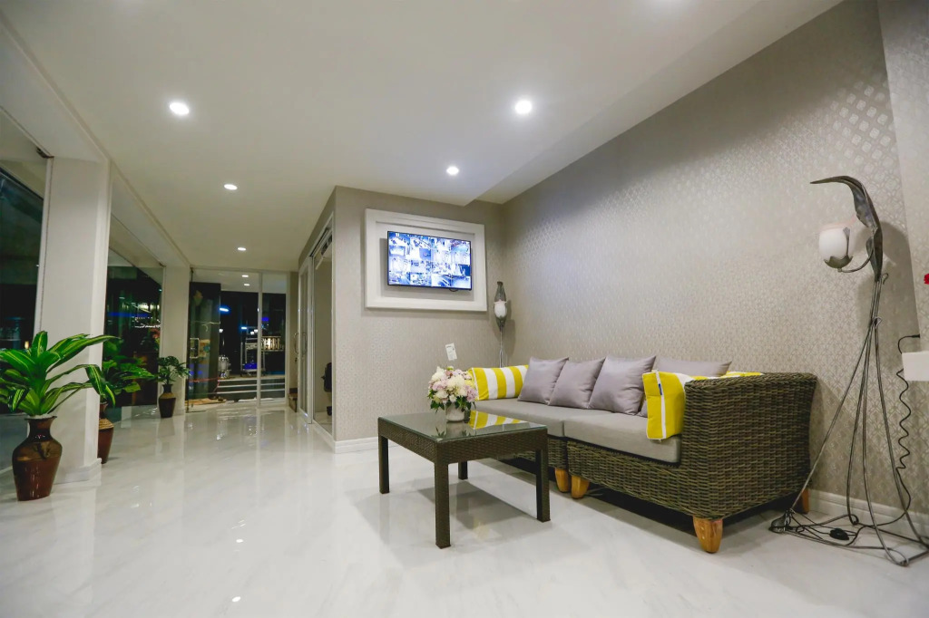 Hua Hin White Villa Hotel - SHA Certified