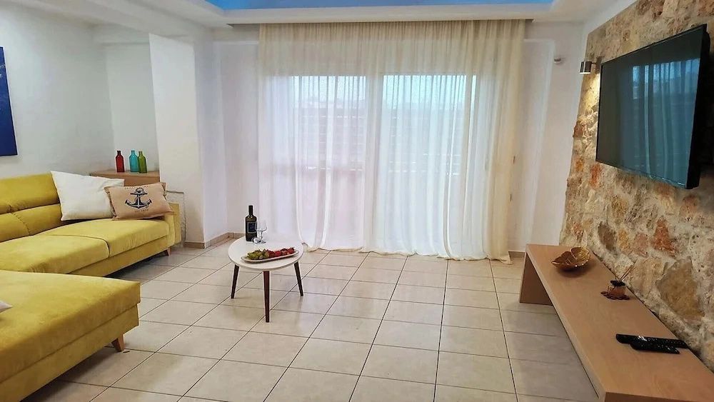 Elisa Luxury Suite in Nea Flogita