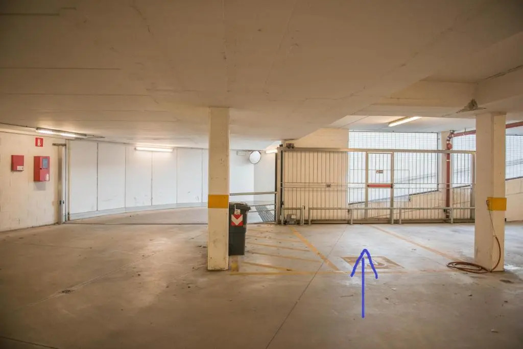 1 ZIMMER WOHNUNG/8 Min. zu Fuß bis ins Zentrum