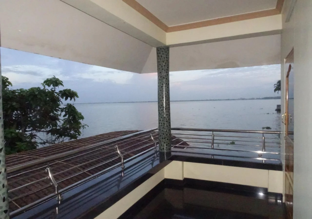 The Lake Paradise Boutique Resort
