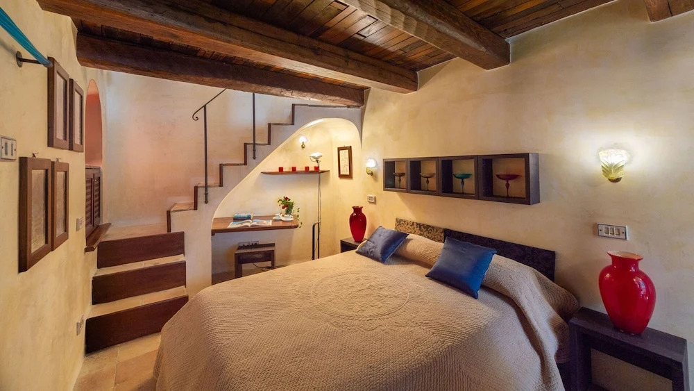 VILLA CASAROSSA NUMERO UNO 6, Emma Villas