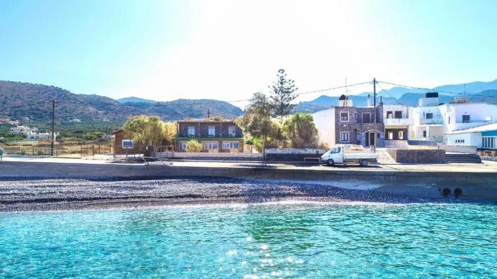 Terra Zeus - Wooden House Beachfront