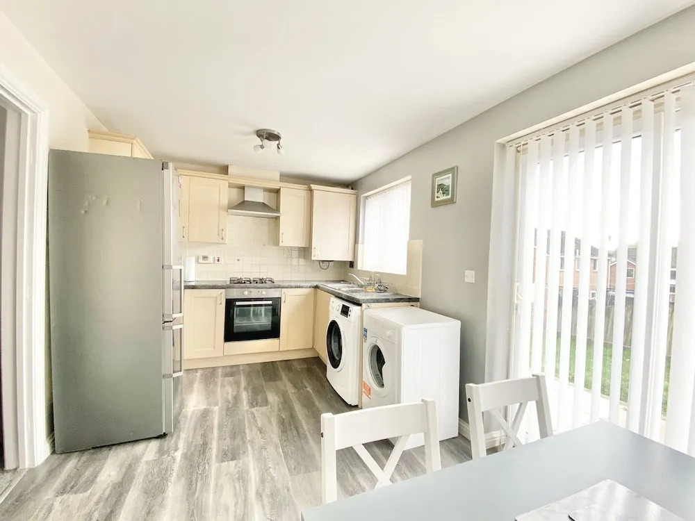 Ammaculate 3 Bedroom Property Near Caltic Manor