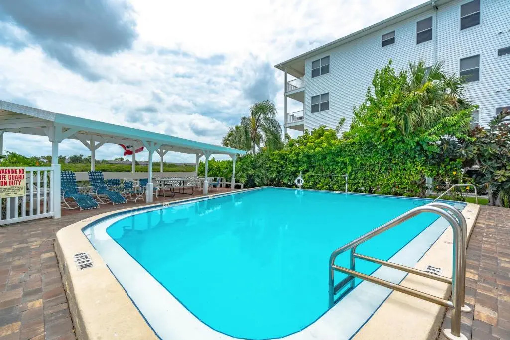 Seashell 19, 2 Bedrooms, Pool Access, WiFi, Sleeps 6, Walk to Beach