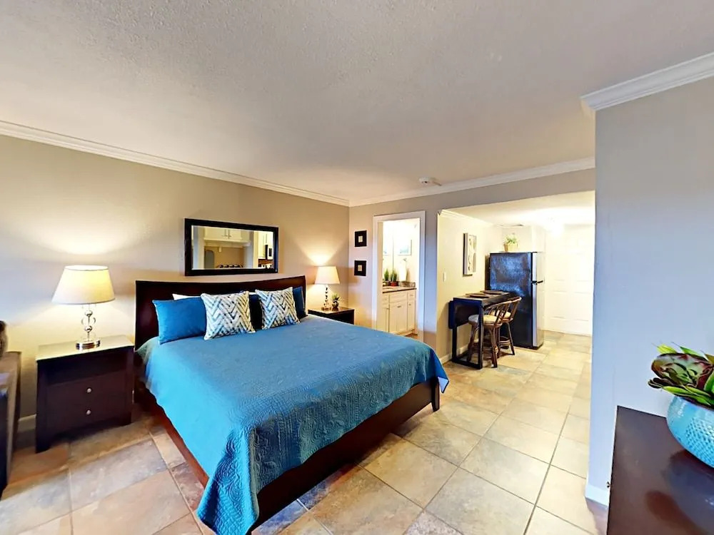 141 Sea Breeze 1 Bedroom 1 Bathroom Condo