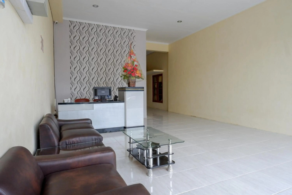 RedDoorz Syariah near Solo Square Mall