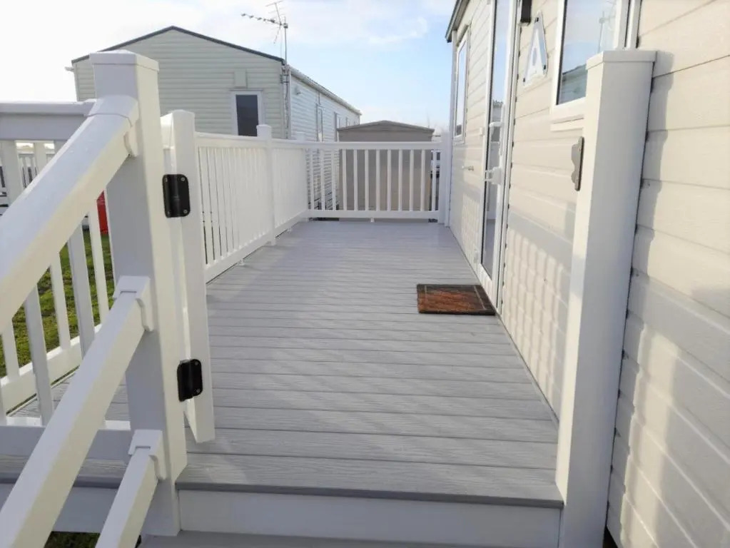 3 Bedroom Modern Caravan Sleeps up to 8