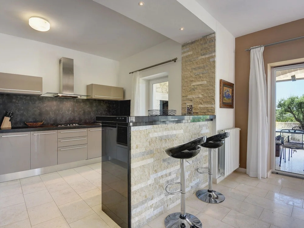Beautiful Villa With Garden, Private Heated Pool, Whirlpool, Sauna, Near Rovinj