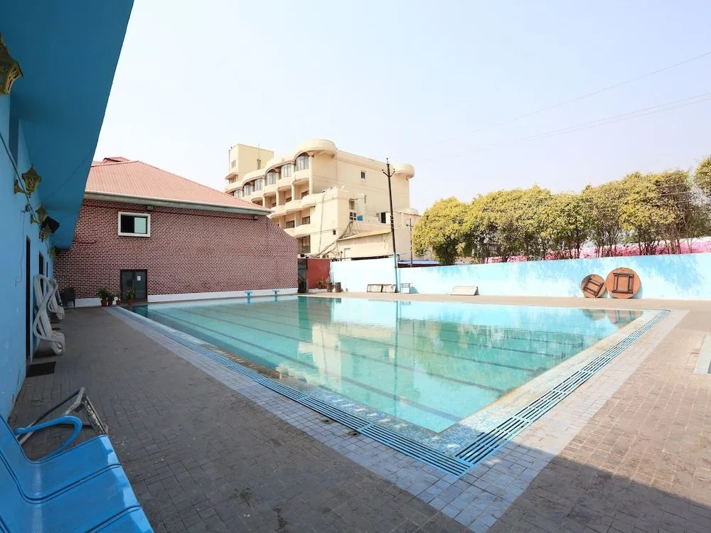 OYO 11939 Hotel Queens Club of India