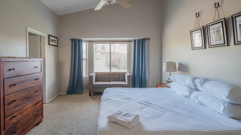 4BR Home N. Scottsdale by WanderJaunt