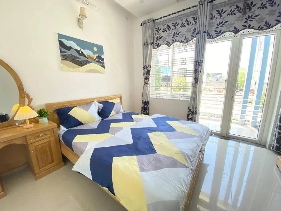 Cheerful 4 BR home near My Khe Beach& local market
