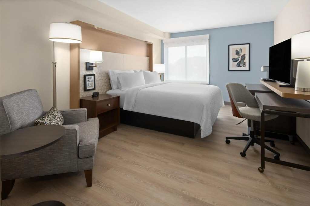 Holiday Inn & Suites Richmond West End by IHG