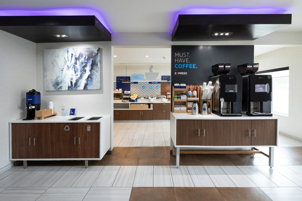 Holiday Inn Express & Suites Chicago West - St Charles by IHG