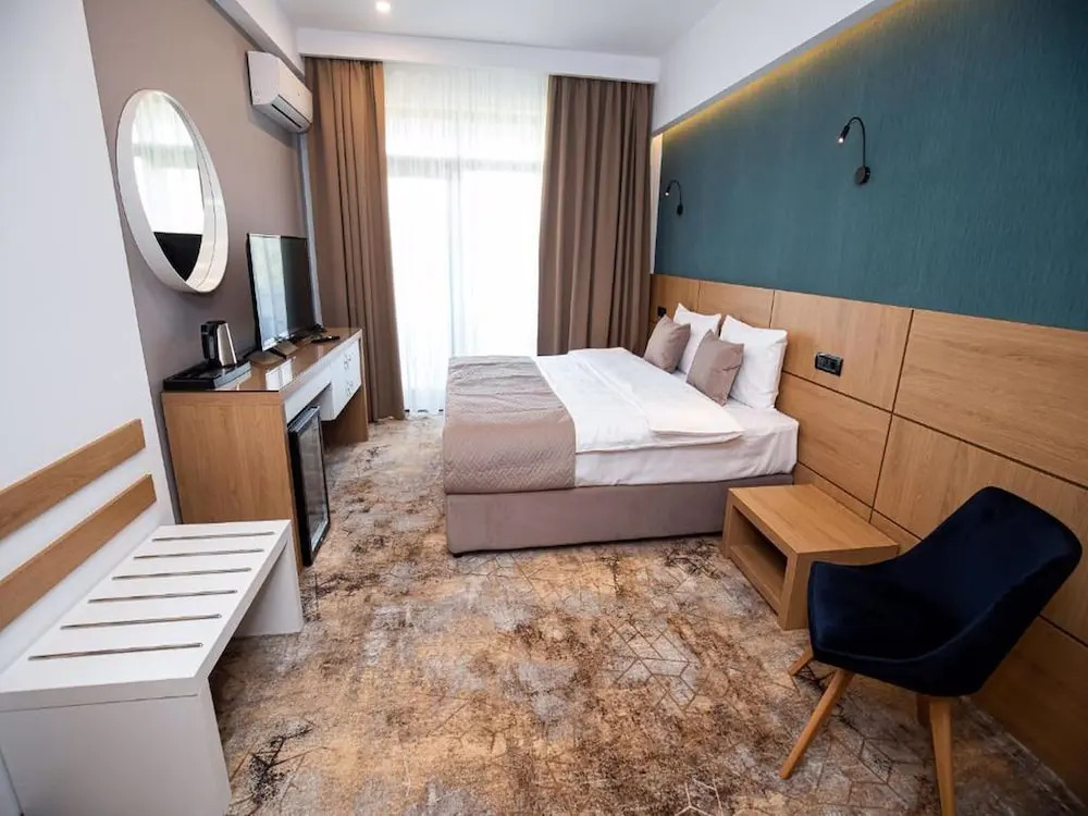 Grand View Hotel & Suites