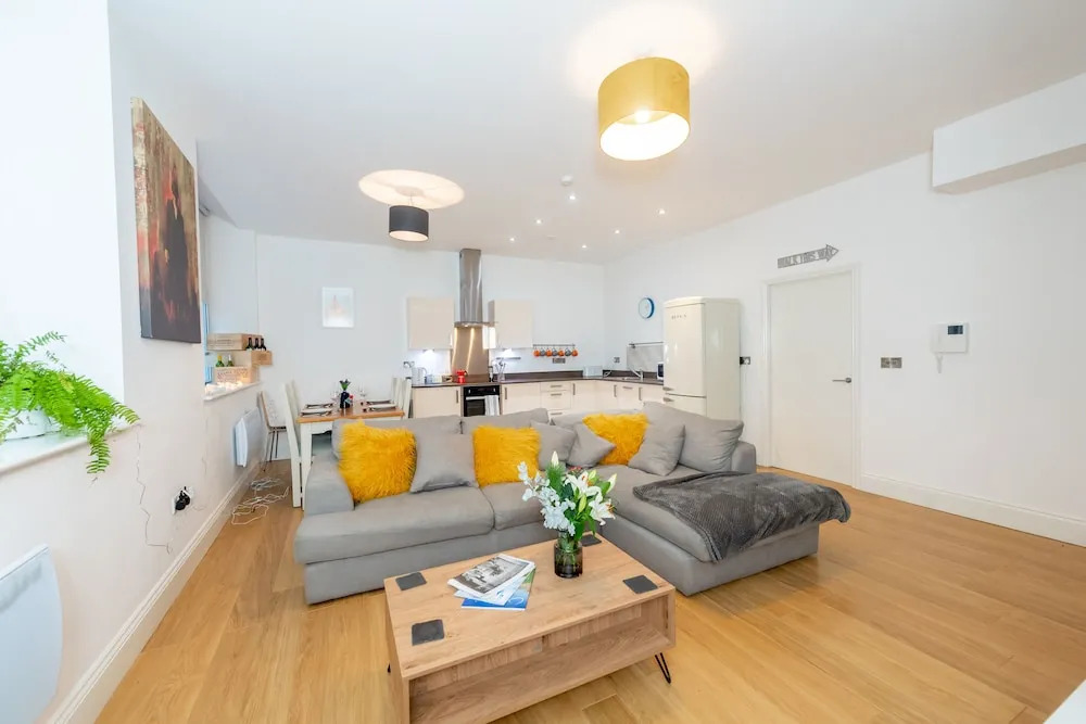 Stylish 93sqm 2 Bed Historical City Centre Flat