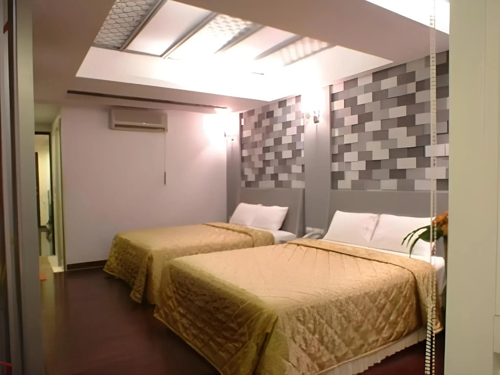 Ming-Jun Holiday Inn