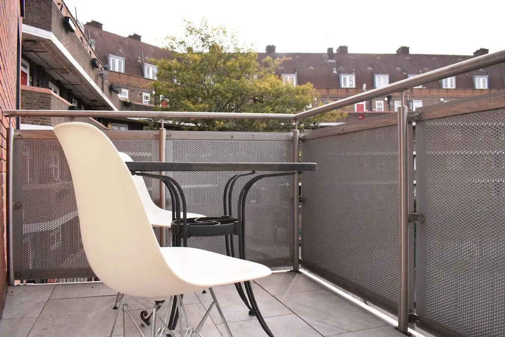 Bright 1 Bedroom Apartment in South London