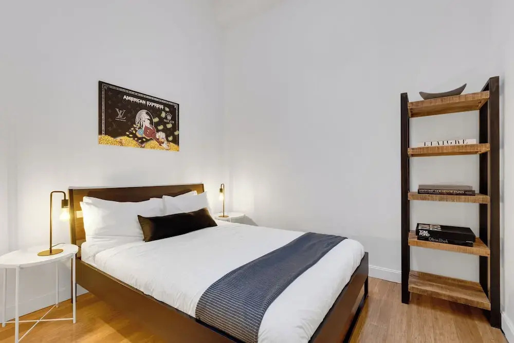 LiV MTL Main Plateau Suites Near Downtown Montreal