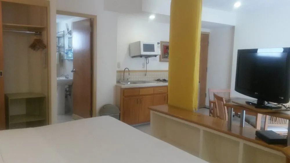 Angeles Suites & Hotel