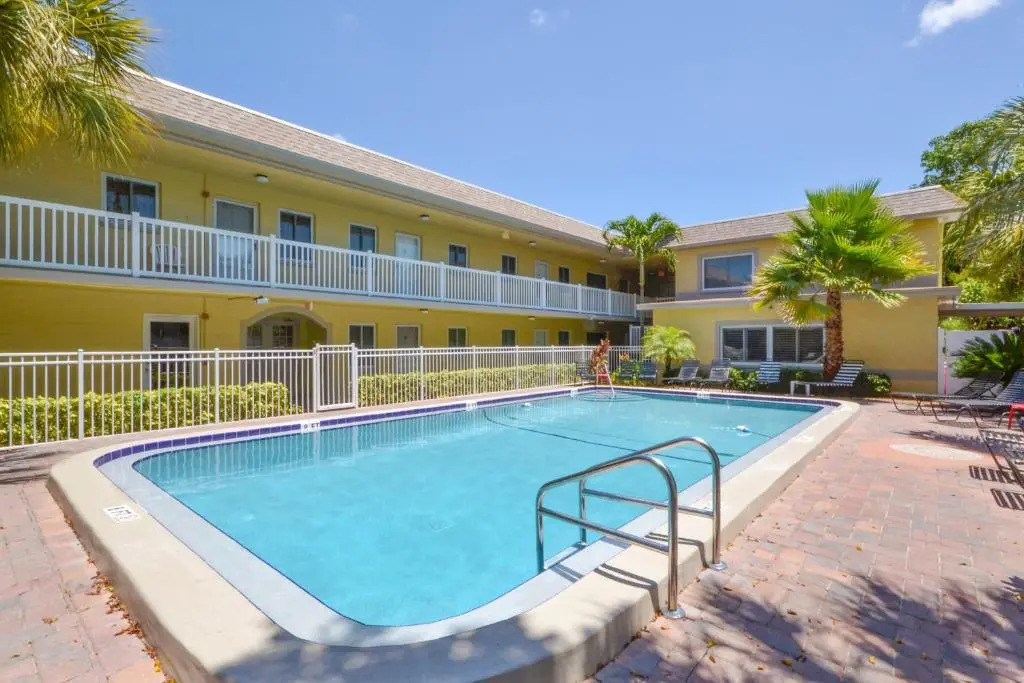 Waves 18, 2 Bedroom, Pool View, Heated Pool, Bbq, Wifi, Sleeps 6