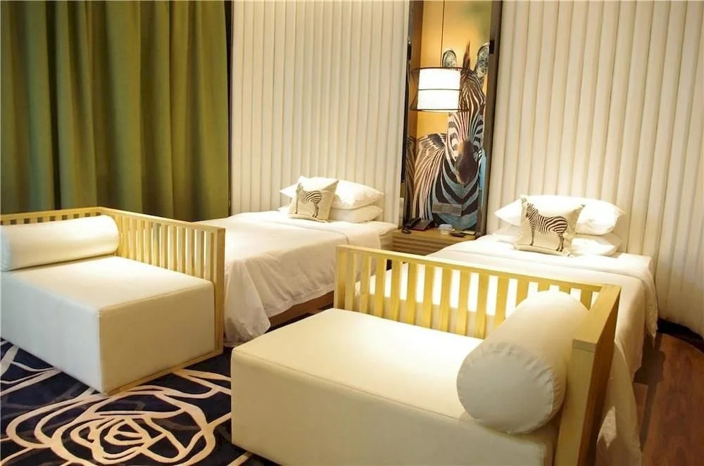 Wonderland Hotel