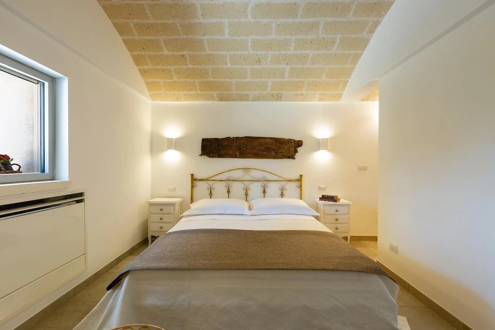 2220 Trulli Biancapetra by Perle di Puglia