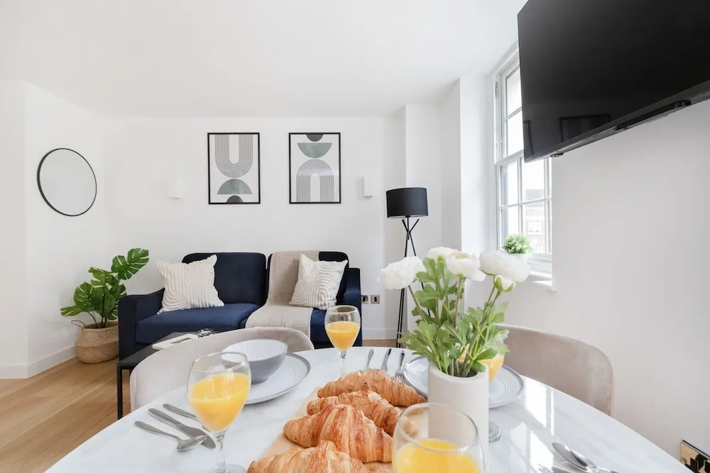 Chic 1BR by Goodge Street Station
