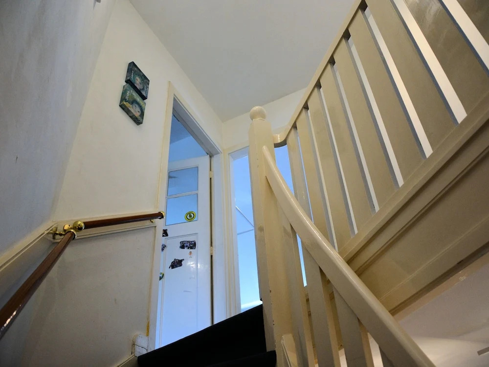 Picturesque Family House in Nice Area, Ideally Located Between Town And Beach